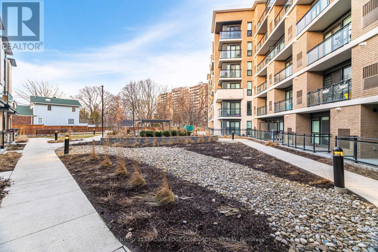#424 1 FALAISE ROAD - 33
