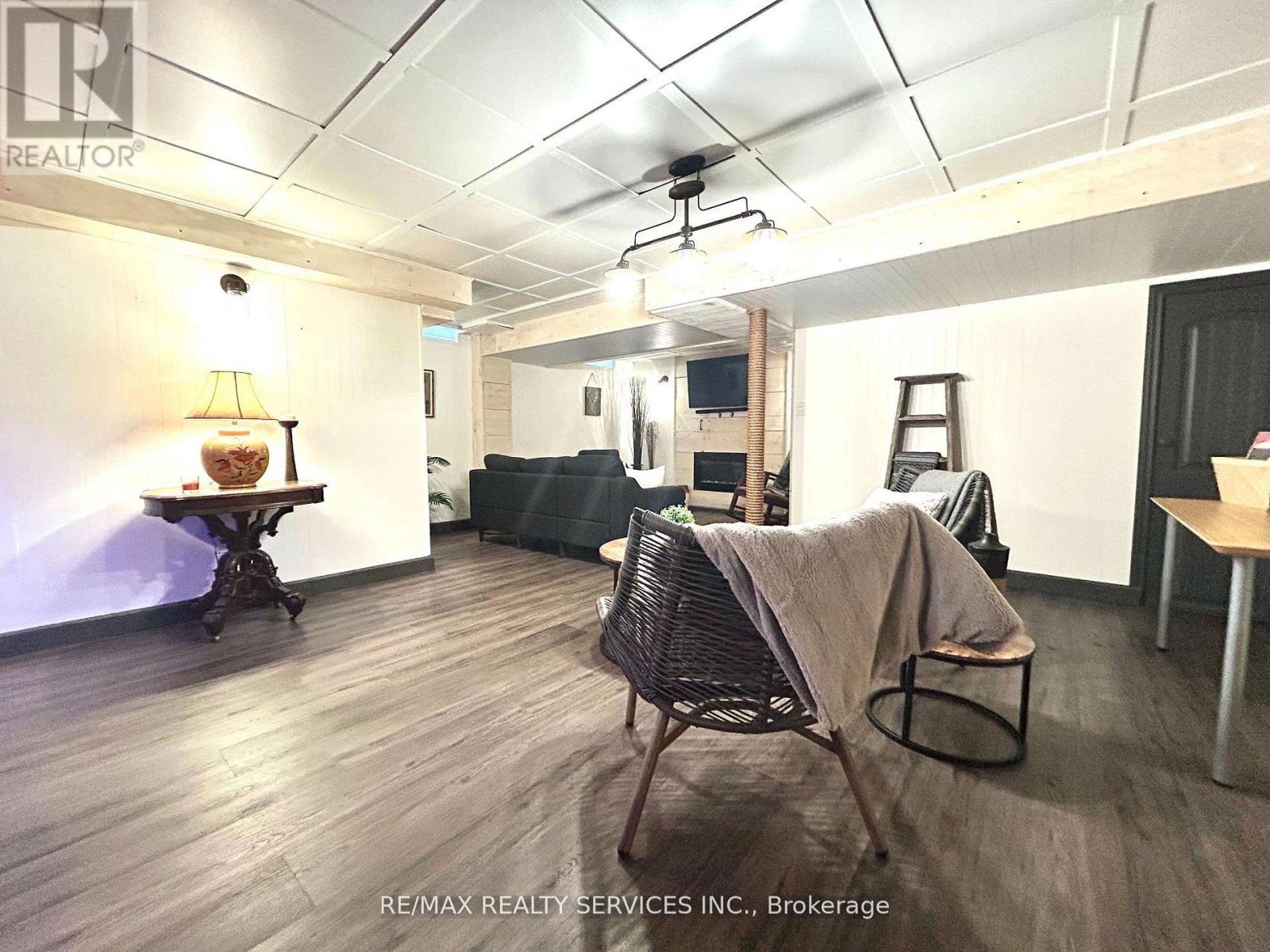 1 MILLIGAN STREET - 36