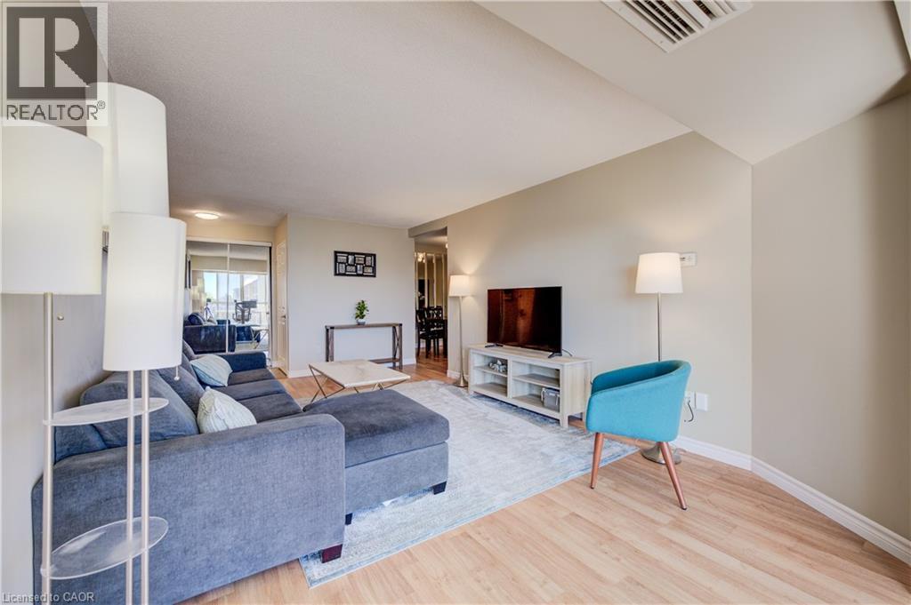 265 WESTCOURT Place Unit# 702, Waterloo, Ontario, N2L6E4 — Photo 18