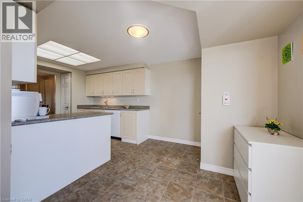 265 WESTCOURT Place Unit# 702, Waterloo, Ontario, N2L6E4 — Photo 19
