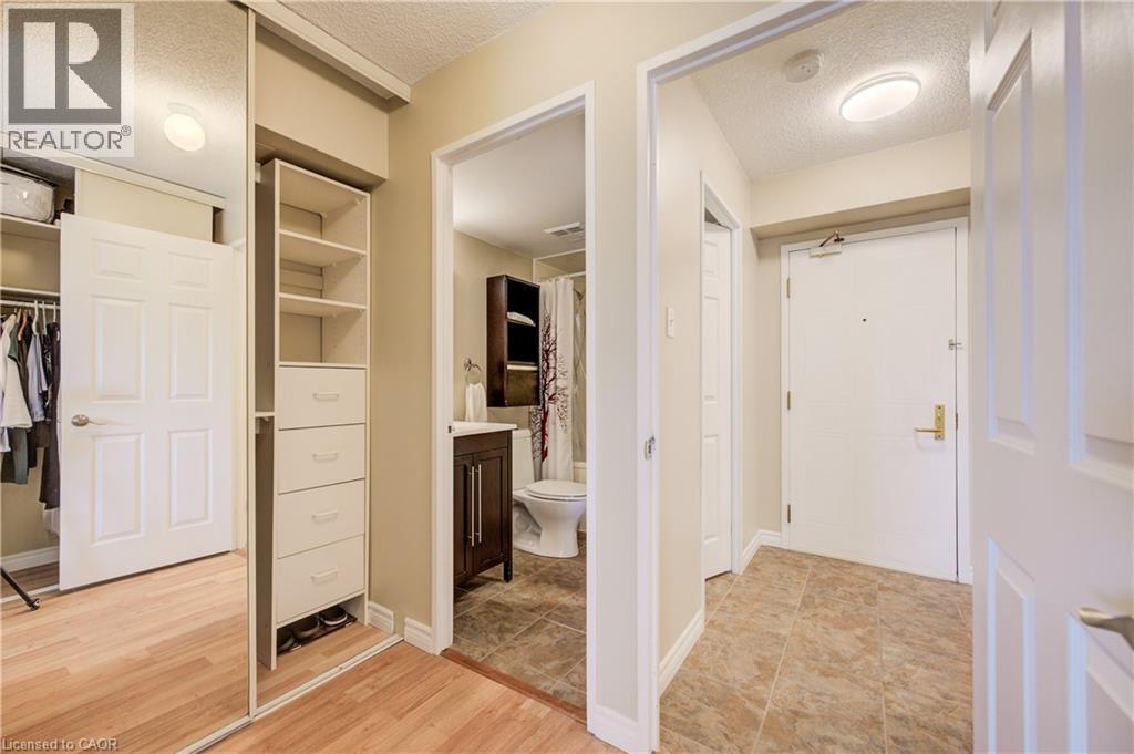 265 WESTCOURT Place Unit# 702, Waterloo, Ontario, N2L6E4 — Photo 32