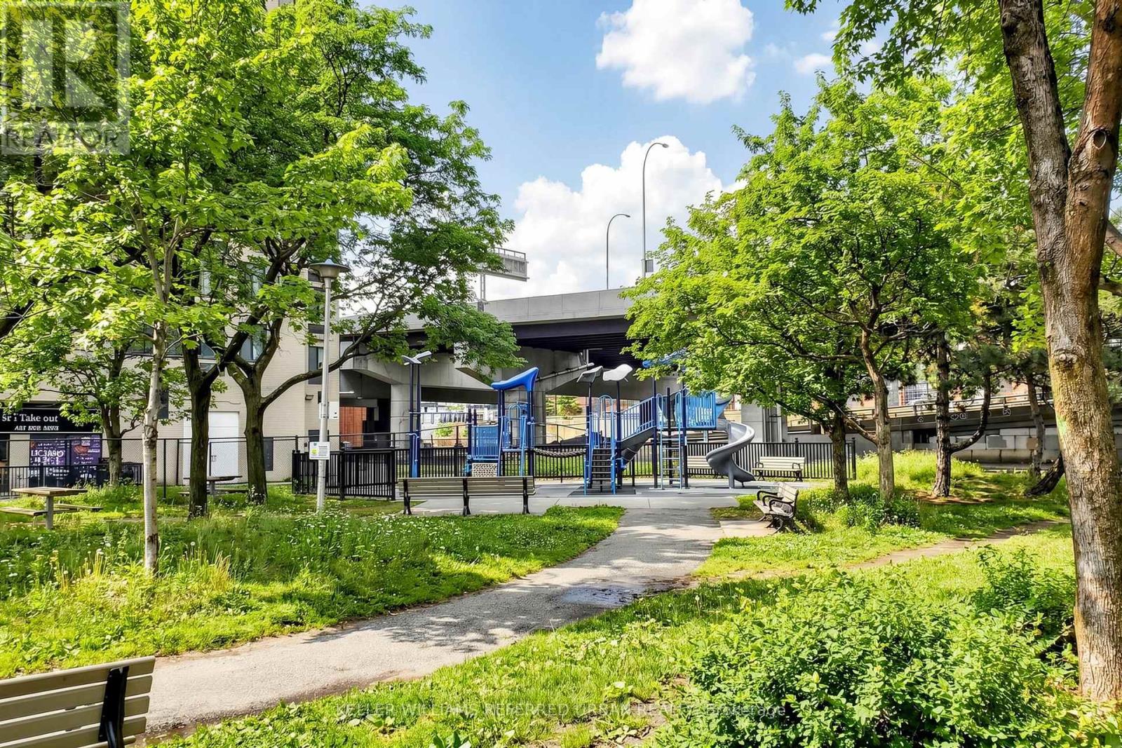 #2325 230 QUEENS QUAY W - 40