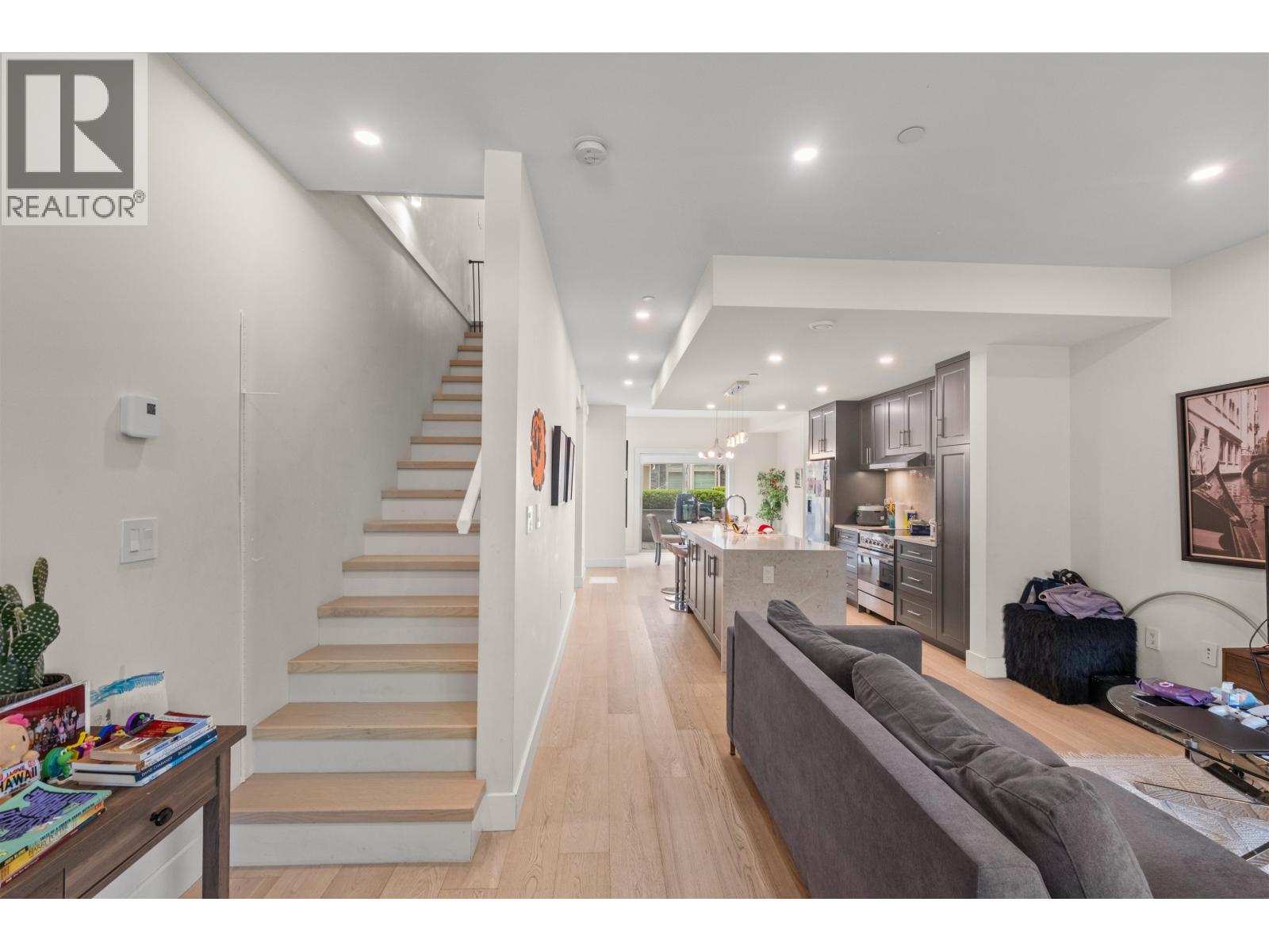 5 115 W QUEENS ROAD, North Vancouver