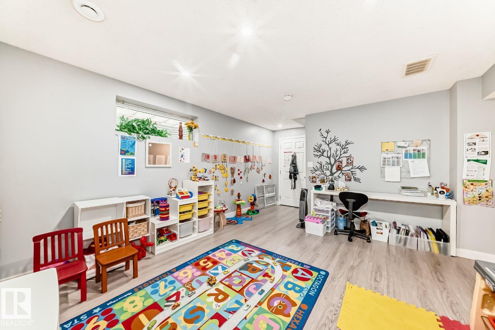 715 HUDSON PL NW, Edmonton