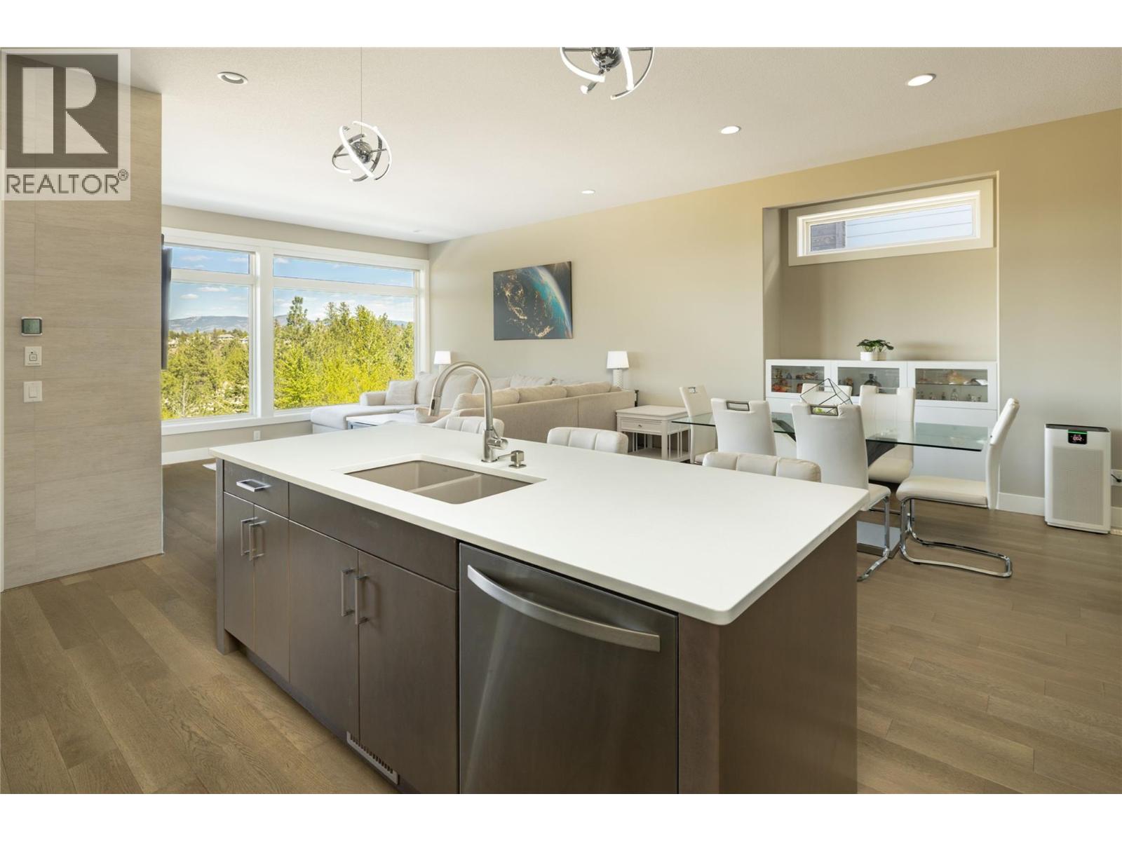  1180 Goldfinch Place, Kelowna