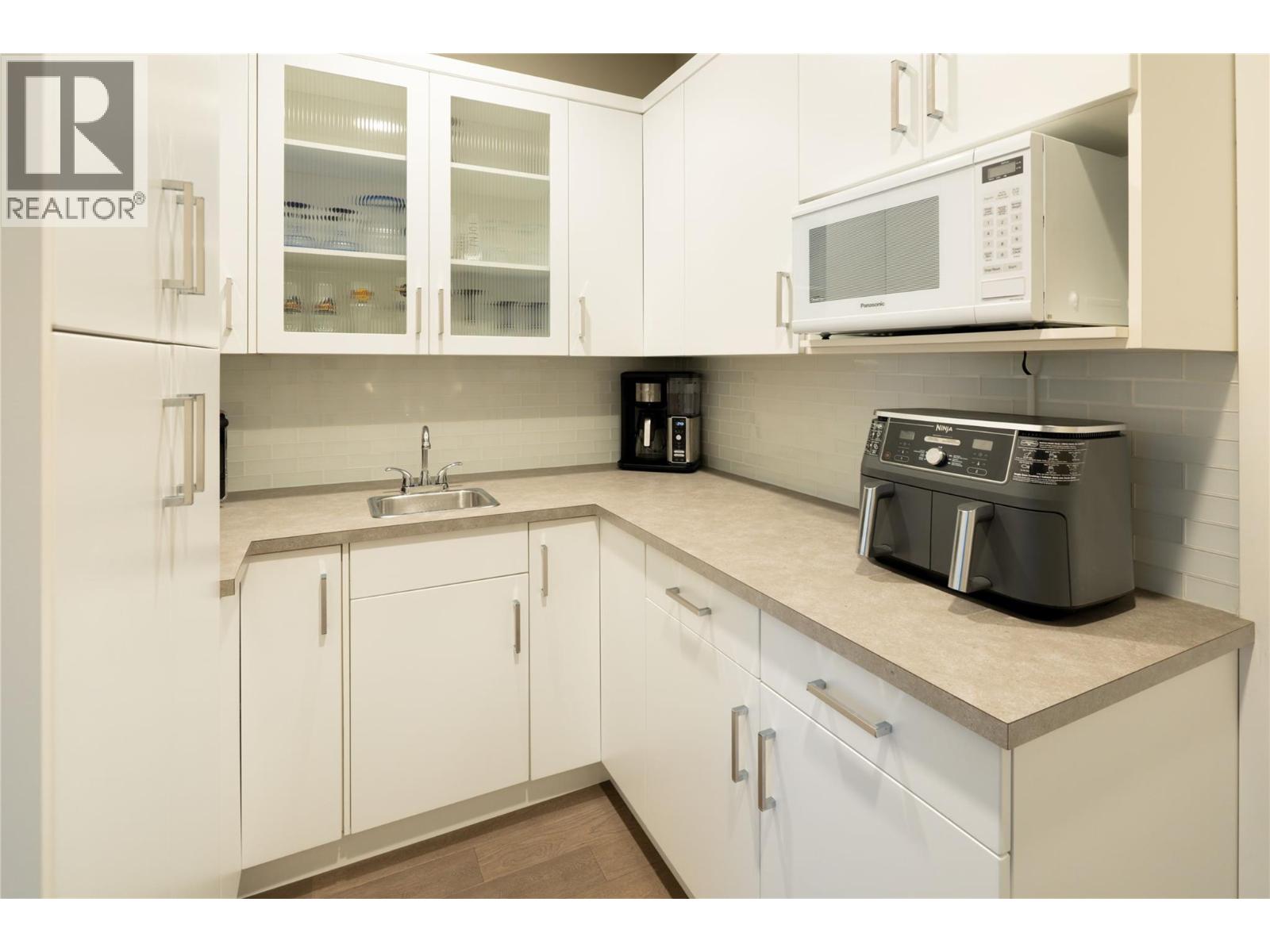  1180 Goldfinch Place, Kelowna