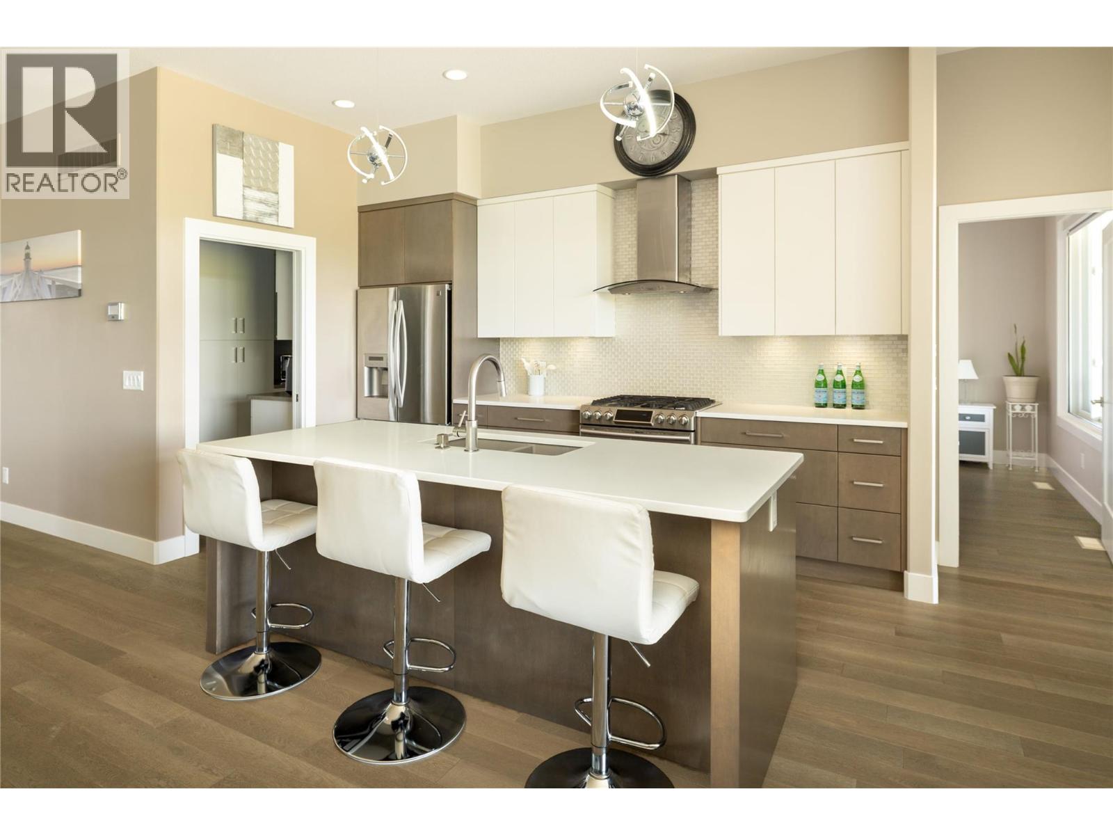  1180 Goldfinch Place, Kelowna