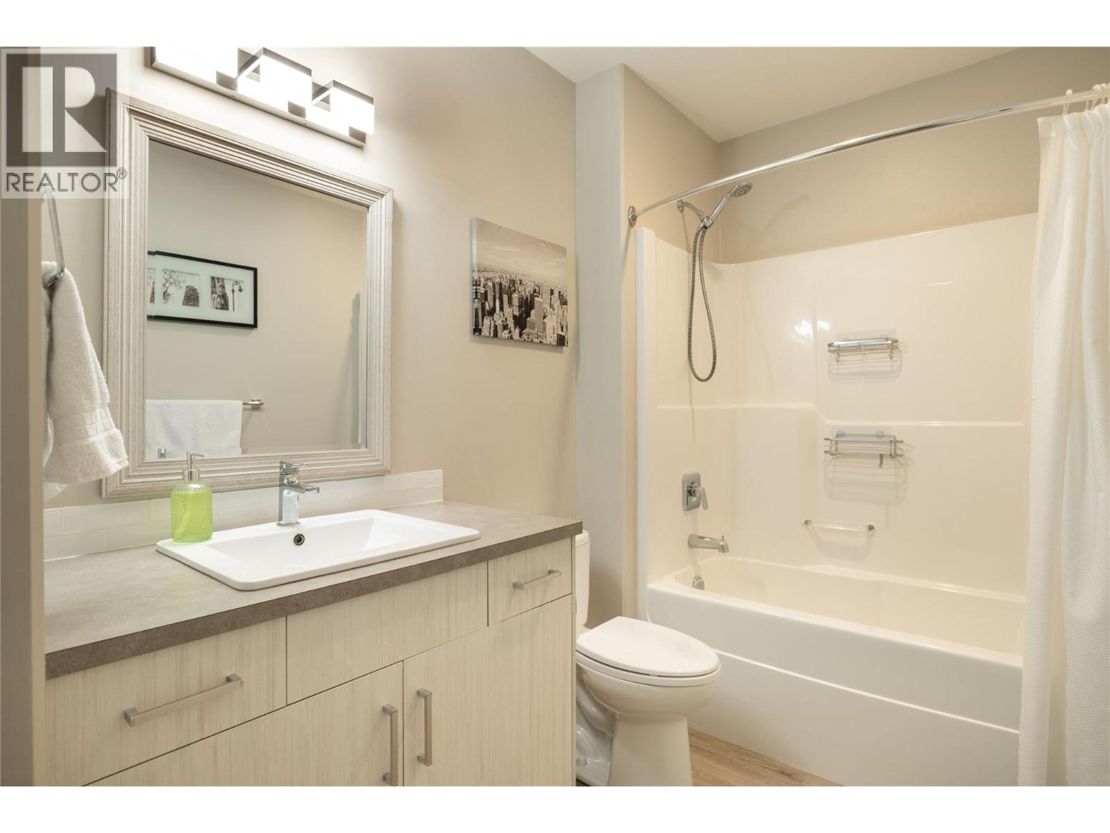  1180 Goldfinch Place, Kelowna