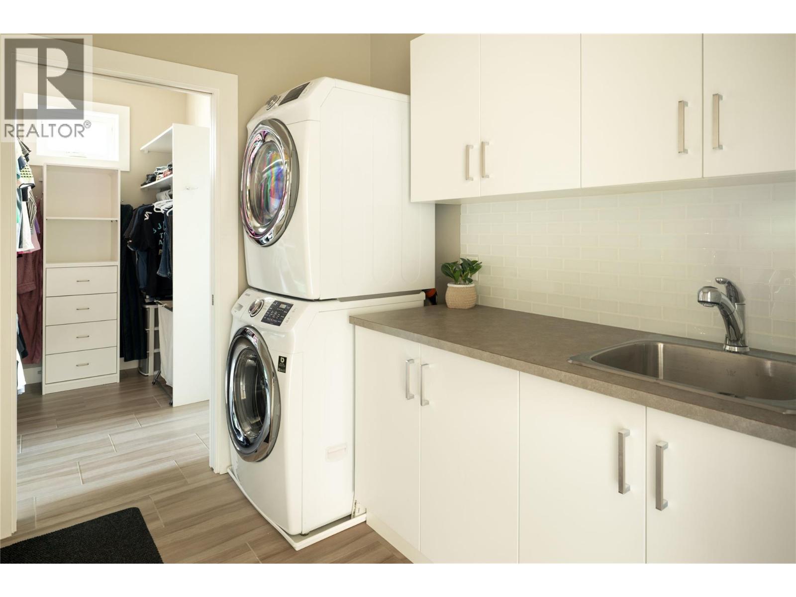  1180 Goldfinch Place, Kelowna