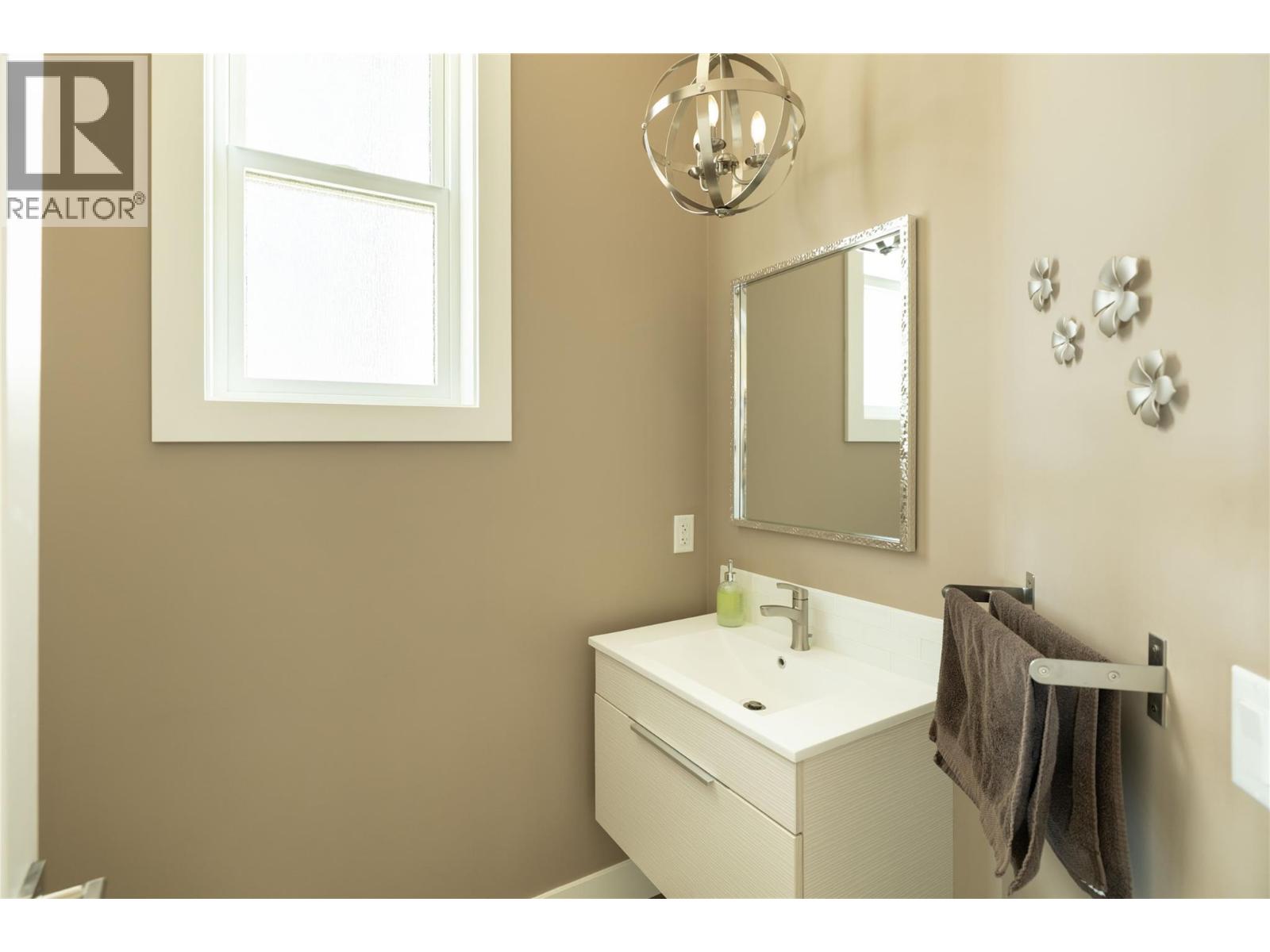  1180 Goldfinch Place, Kelowna