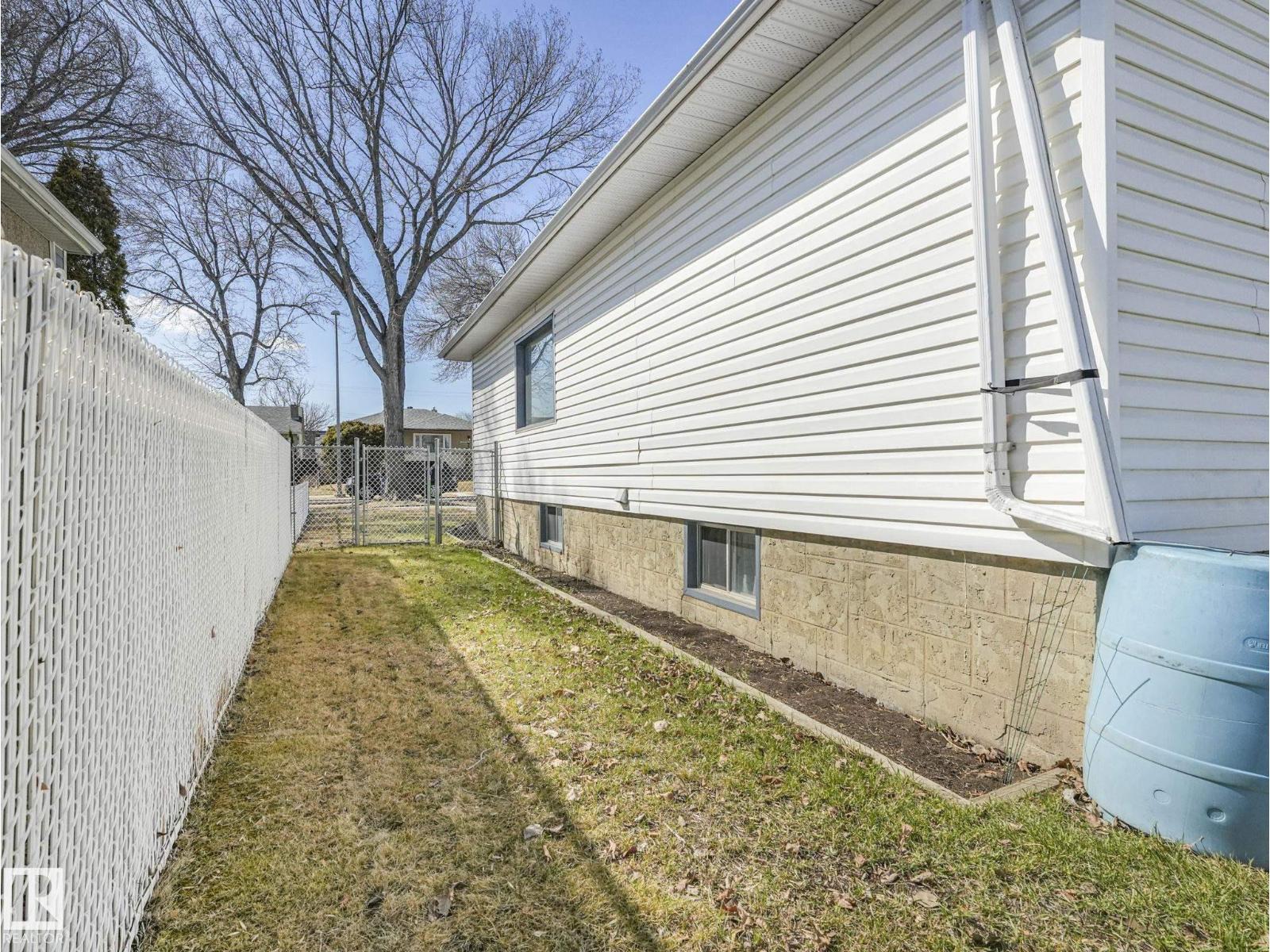 12245 96 ST NW - 11