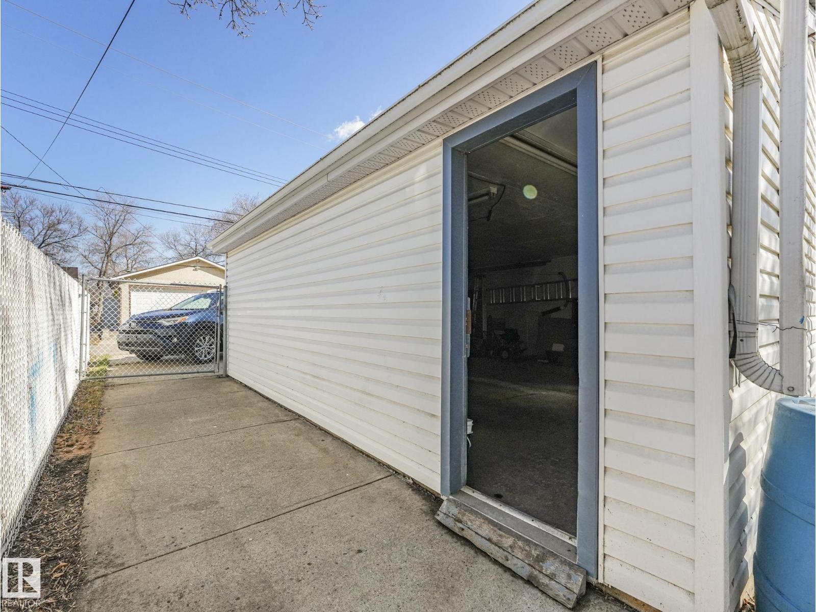 12245 96 ST NW - 8