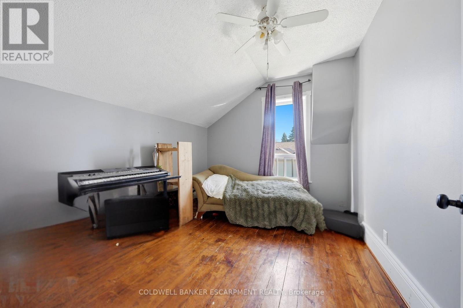219 ARTHUR STREET - 32