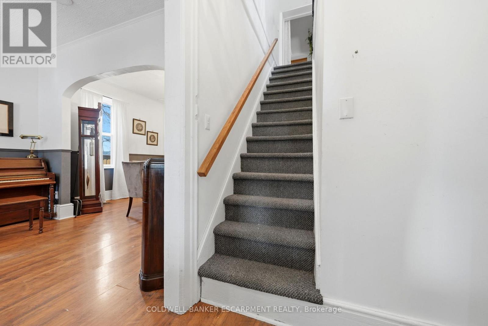 219 ARTHUR STREET - 22