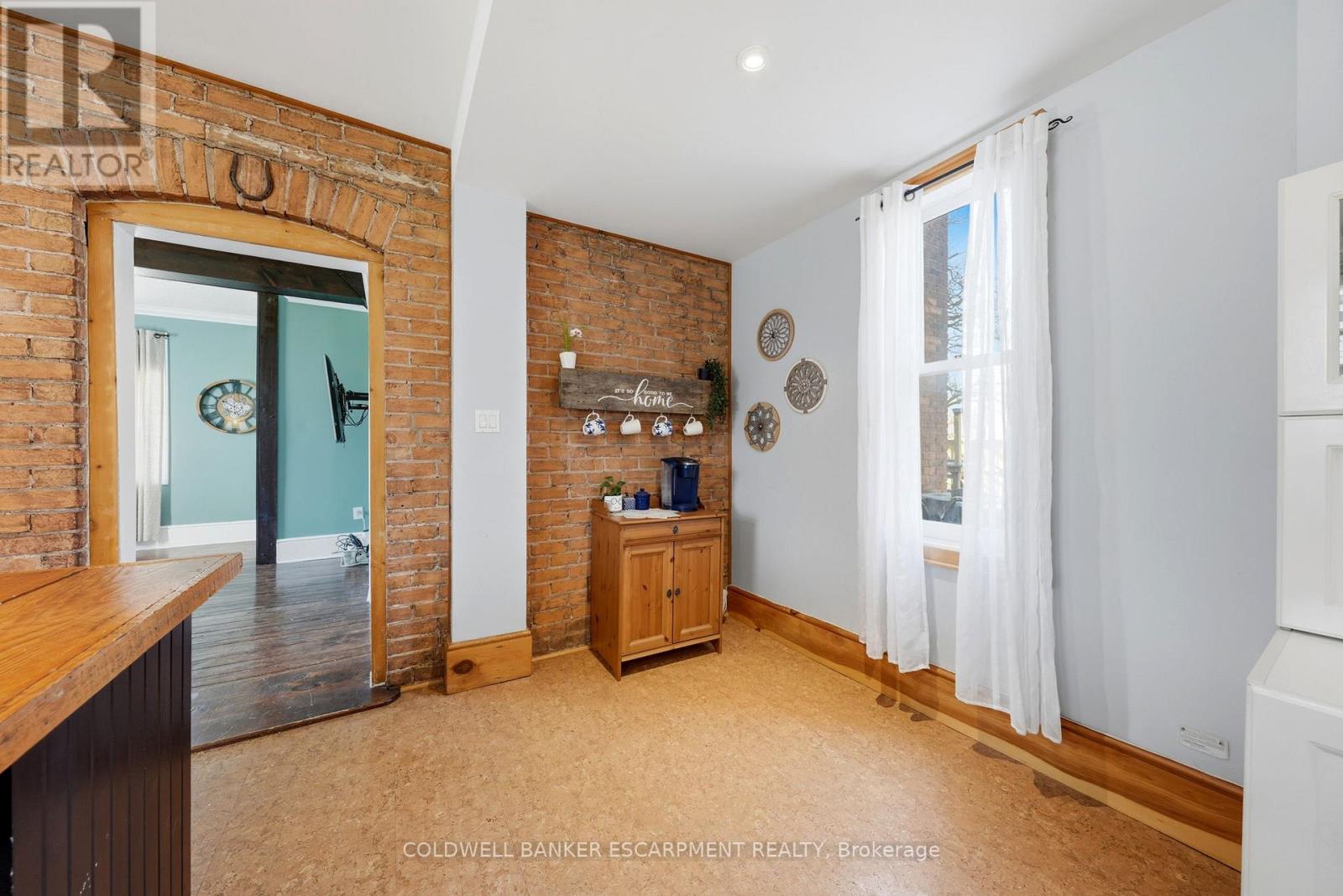 219 ARTHUR STREET - 16