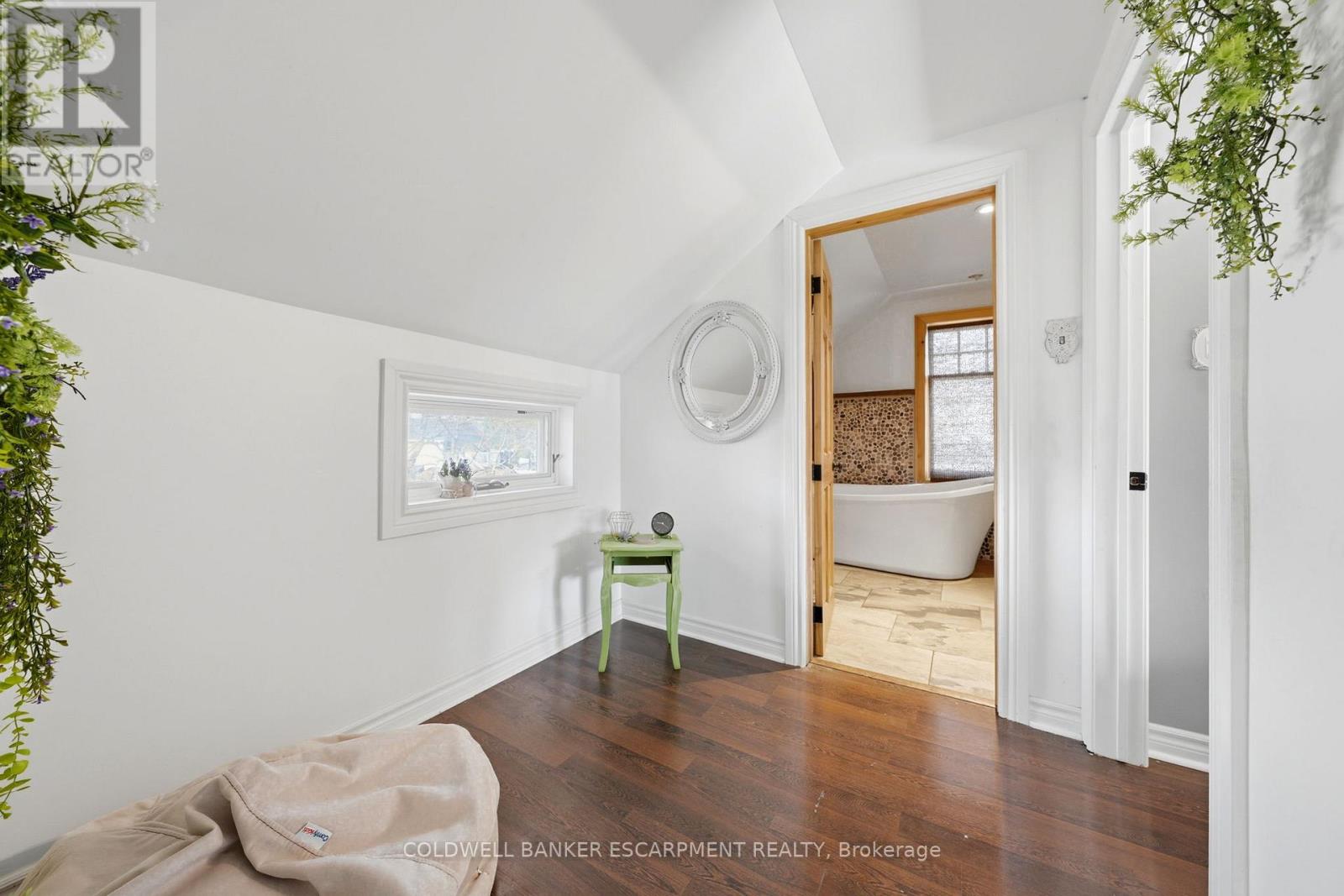 219 ARTHUR STREET - 27