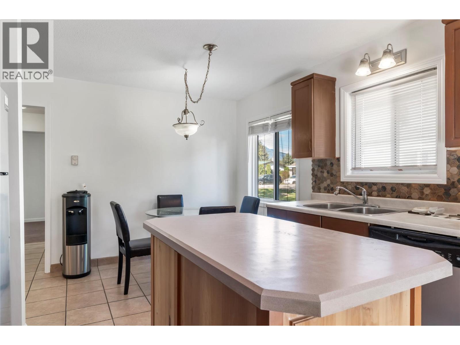  725 Conn Street, Sicamous
