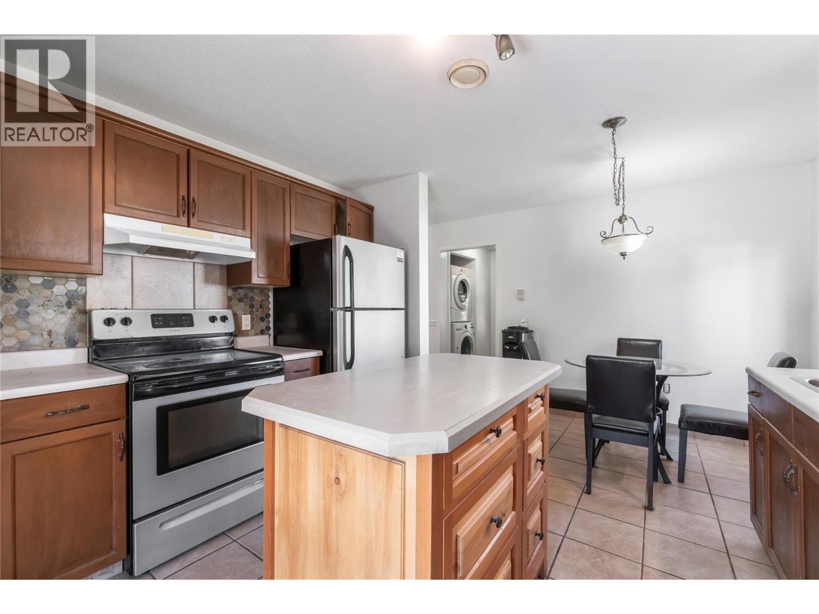  725 Conn Street, Sicamous