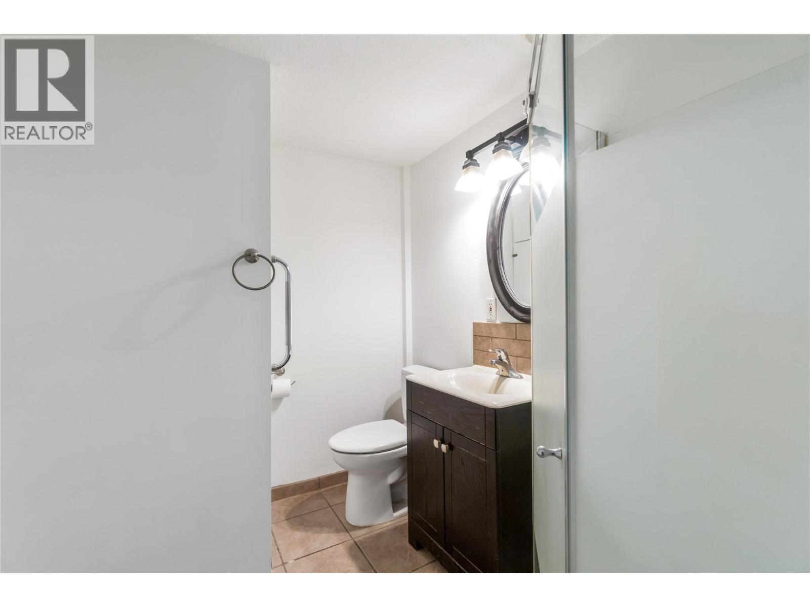  725 Conn Street, Sicamous