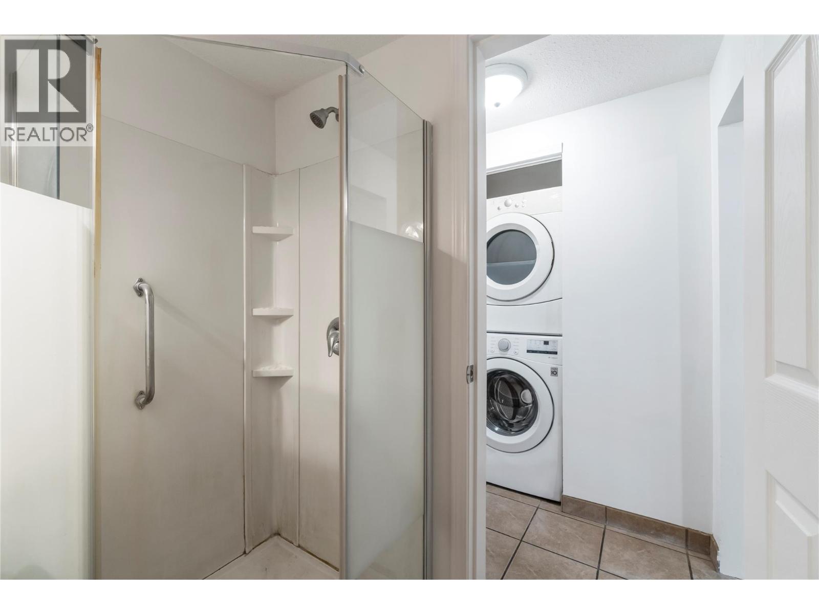  725 Conn Street, Sicamous