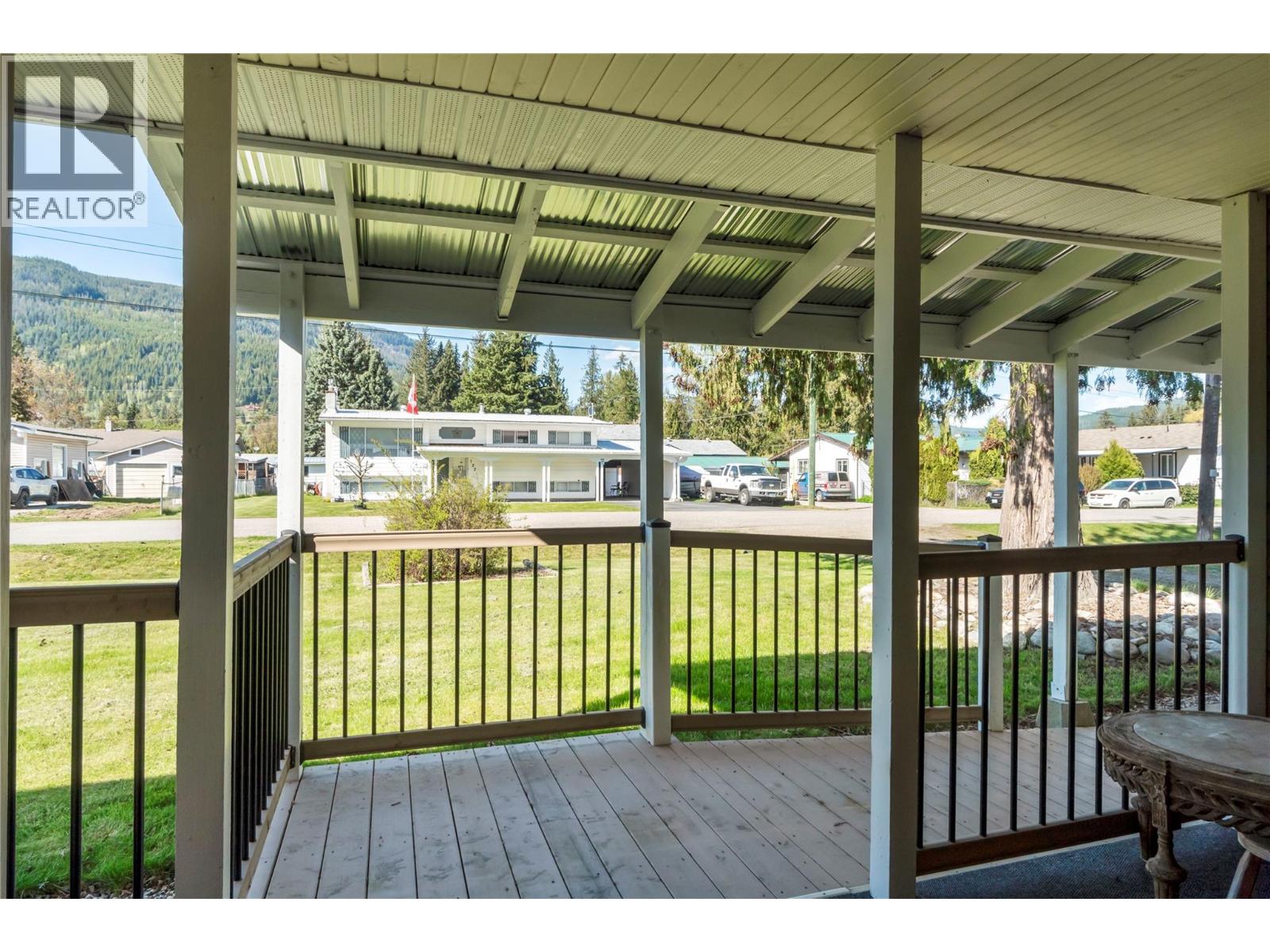  725 Conn Street, Sicamous