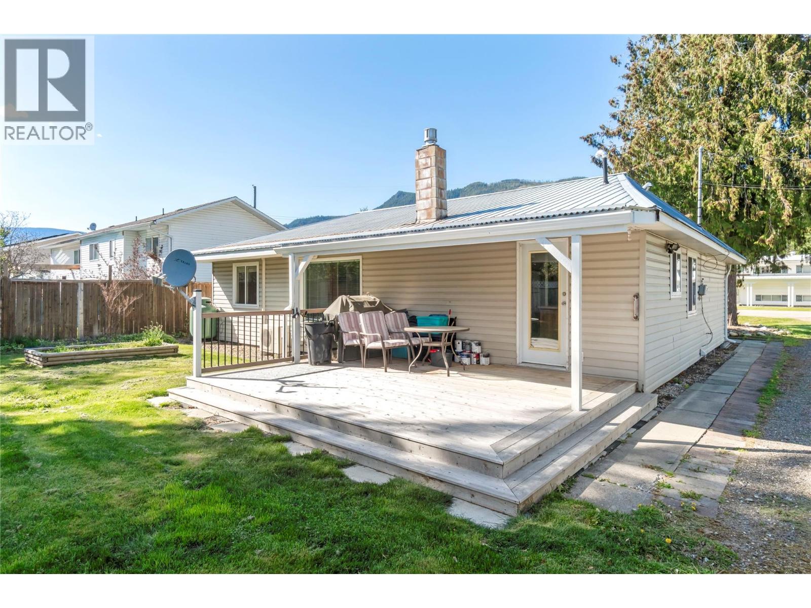  725 Conn Street, Sicamous