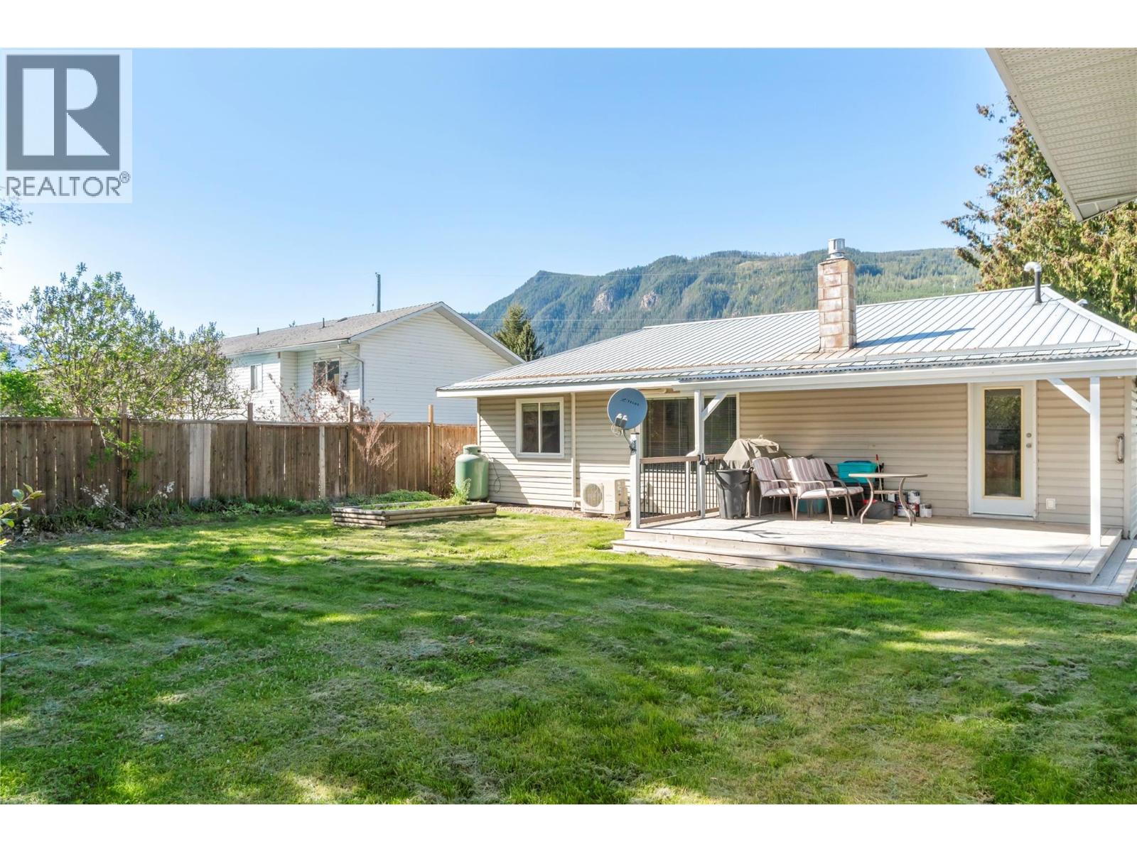  725 Conn Street, Sicamous