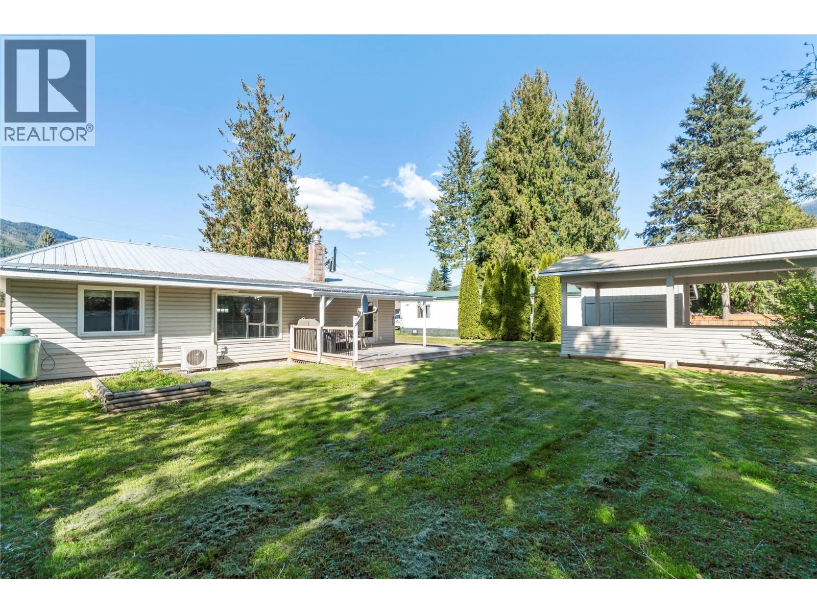  725 Conn Street, Sicamous