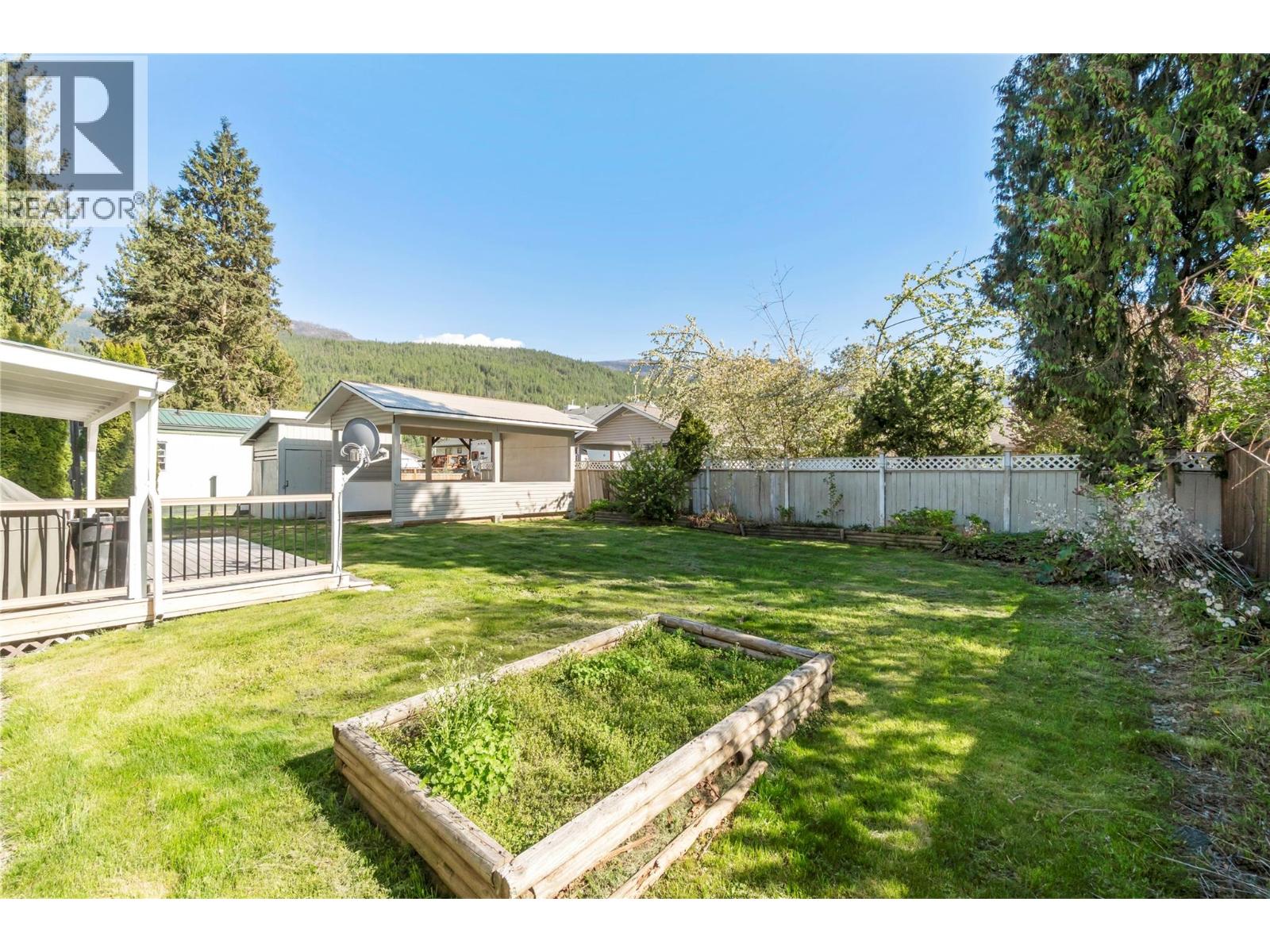  725 Conn Street, Sicamous