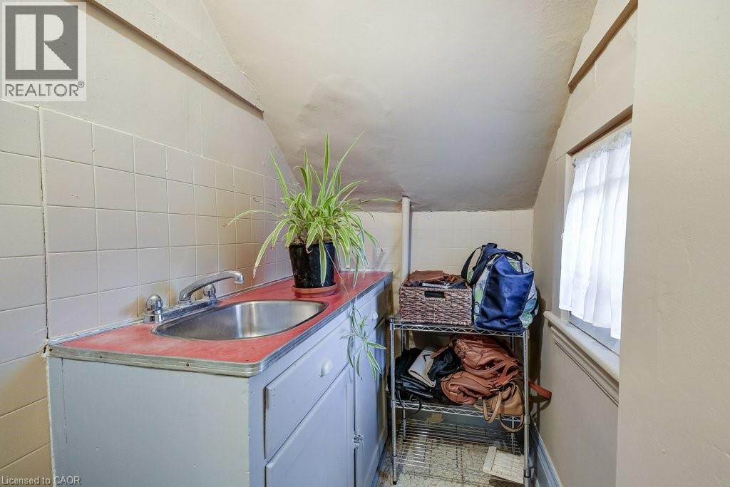 46 SHERMAN Avenue S - 25