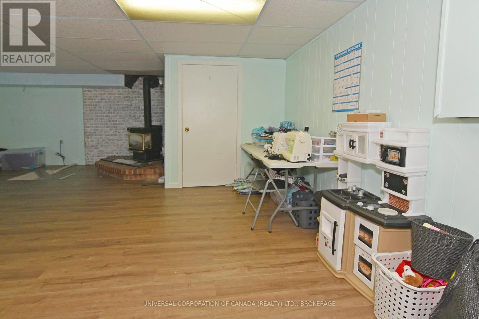 8483 IMPERIAL ROAD S - 31