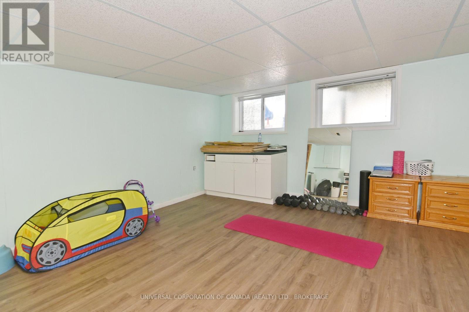 8483 IMPERIAL ROAD S - 32