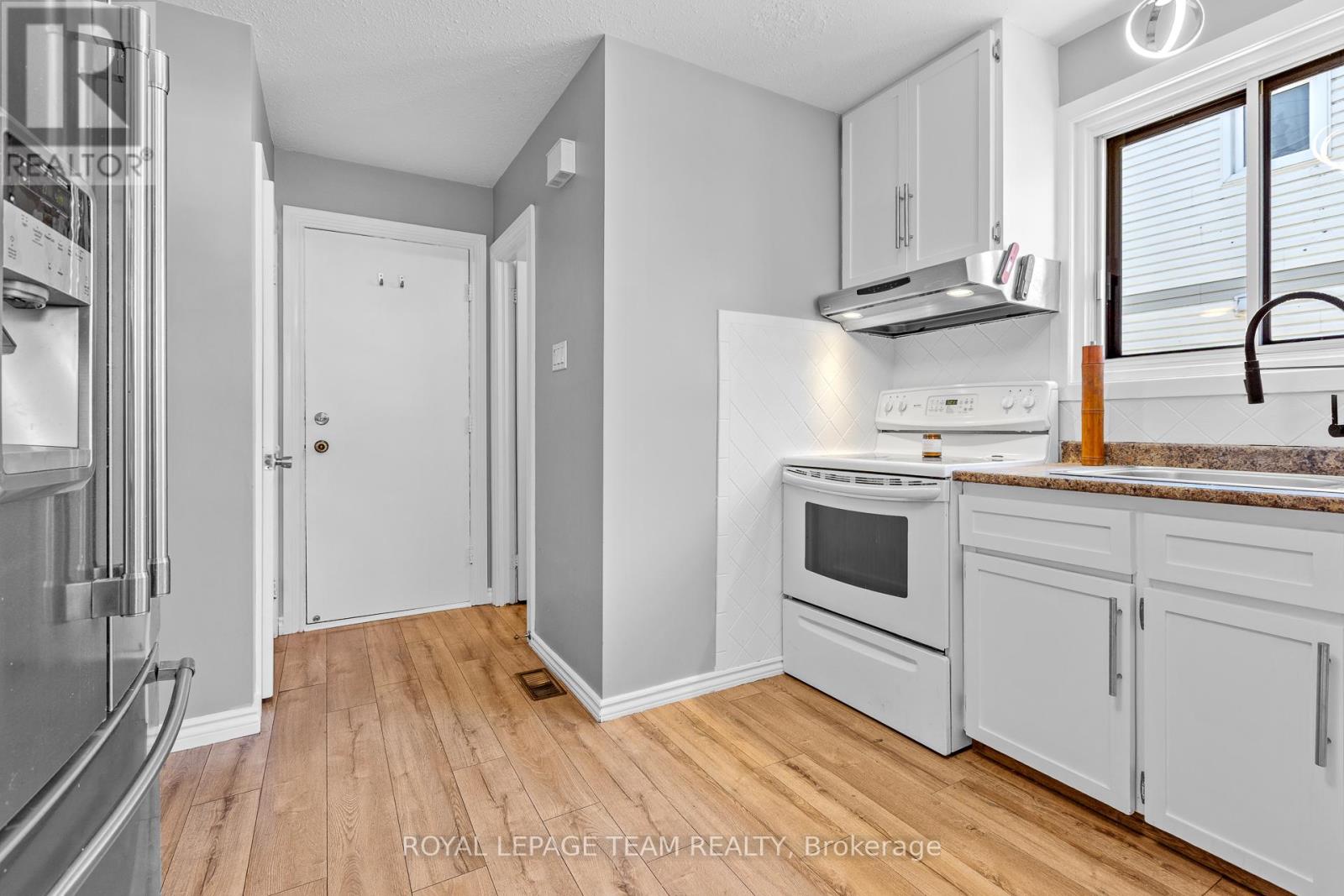 25 GRADY CRESCENT - 13
