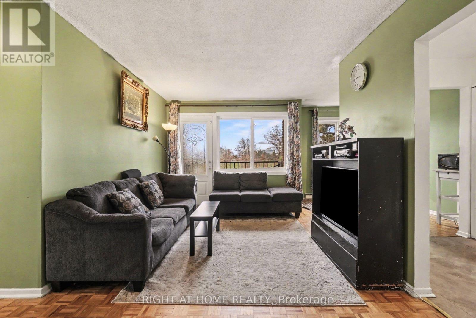 #305B 2044 ARROWSMITH DRIVE - 10