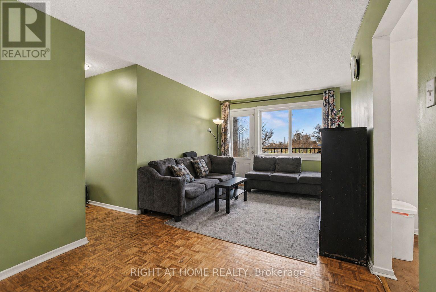 #305B 2044 ARROWSMITH DRIVE - 12