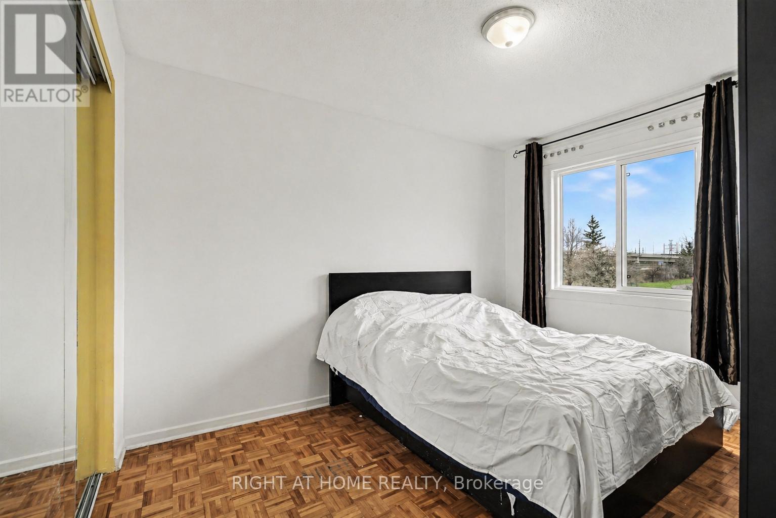 #305B 2044 ARROWSMITH DRIVE - 17