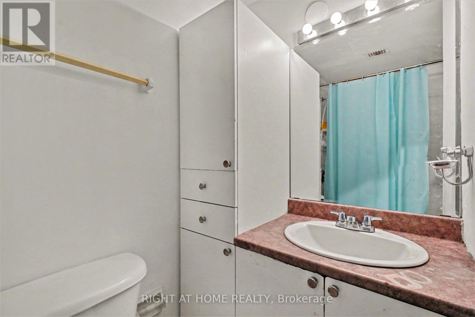 #305B 2044 ARROWSMITH DRIVE - 24