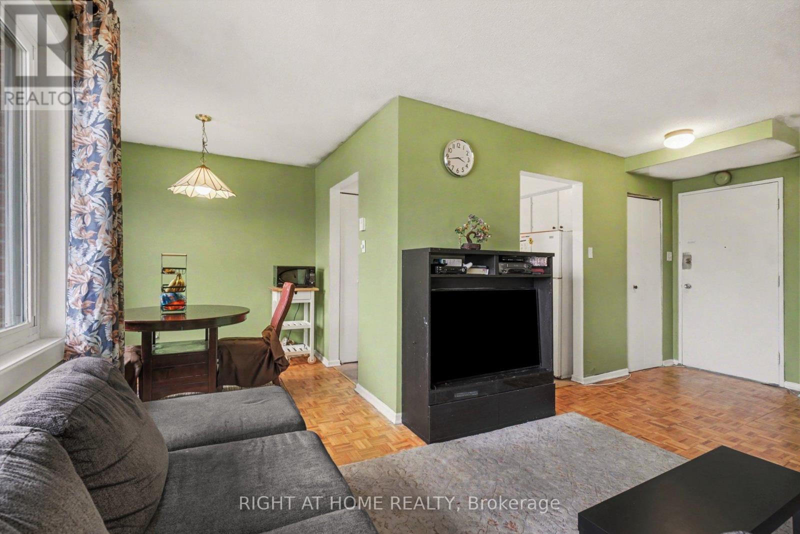 #305B 2044 ARROWSMITH DRIVE - 9