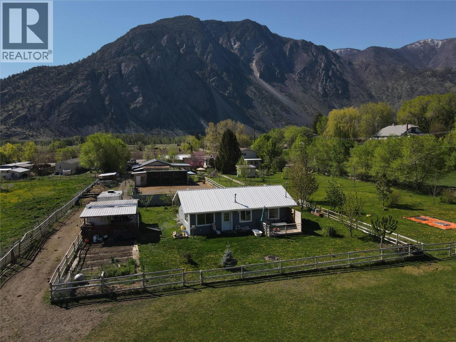 2626 Highway 3, Keremeos