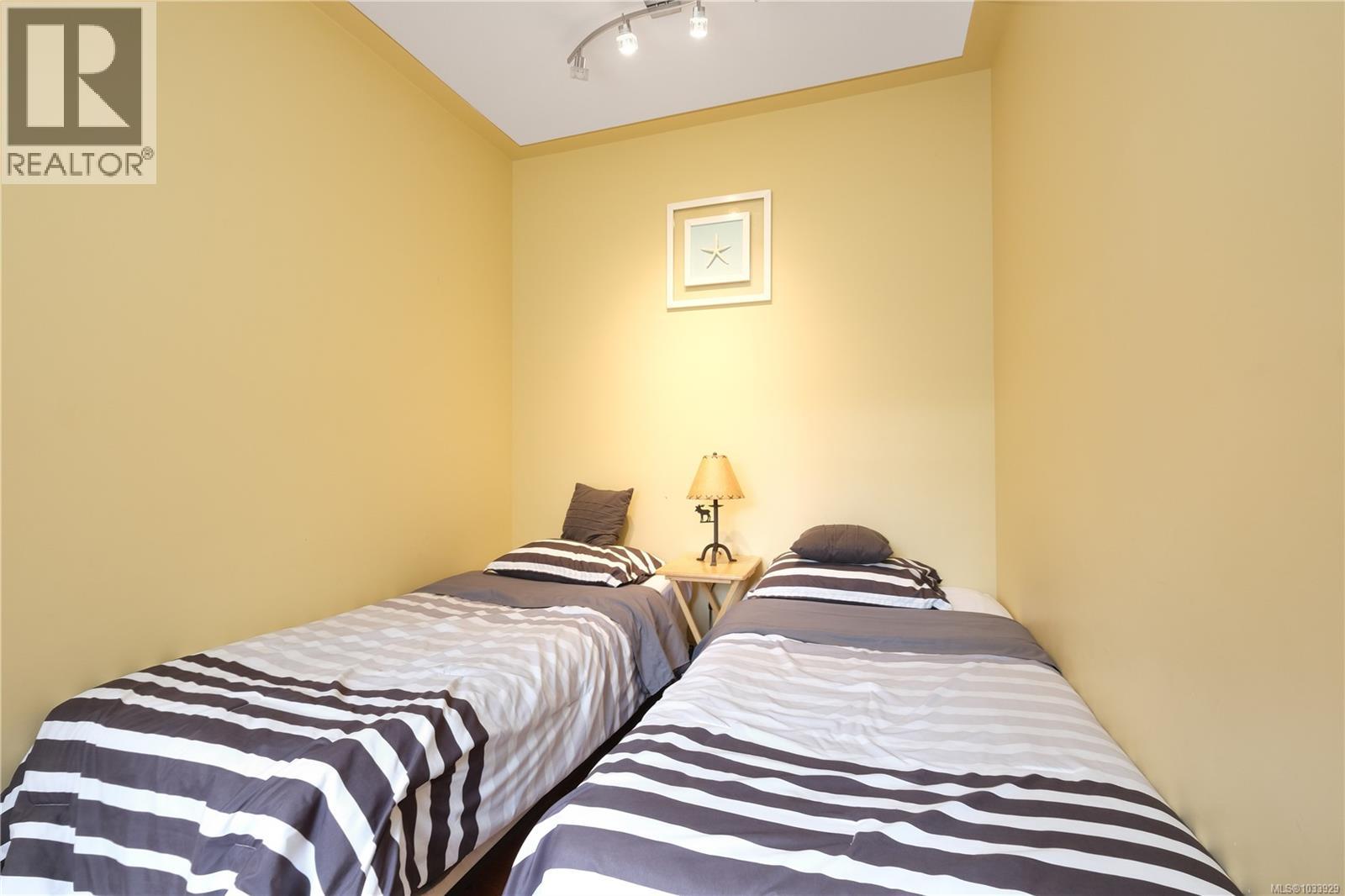 2420 Campbell River Rd - 11