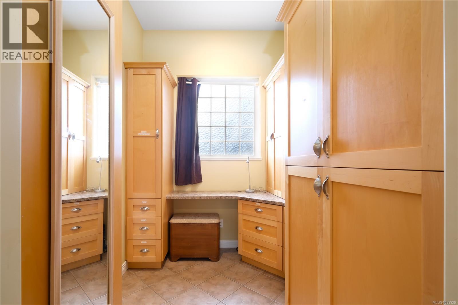 2420 Campbell River Rd - 7
