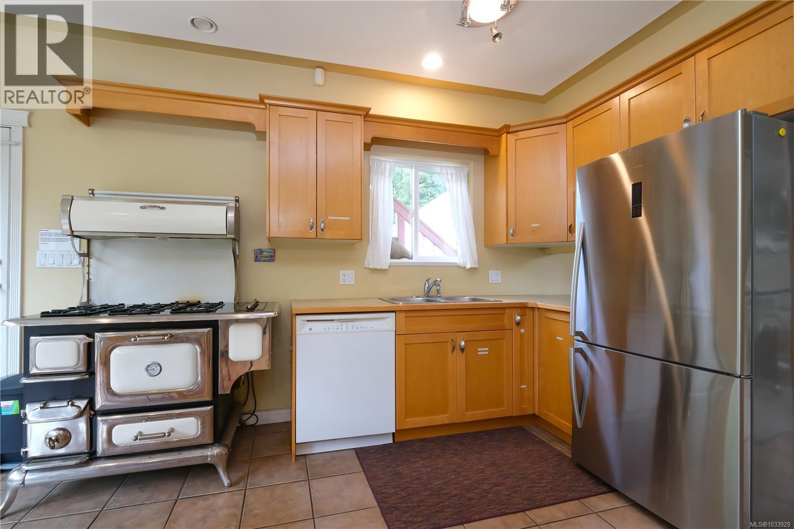 2420 Campbell River Rd - 4