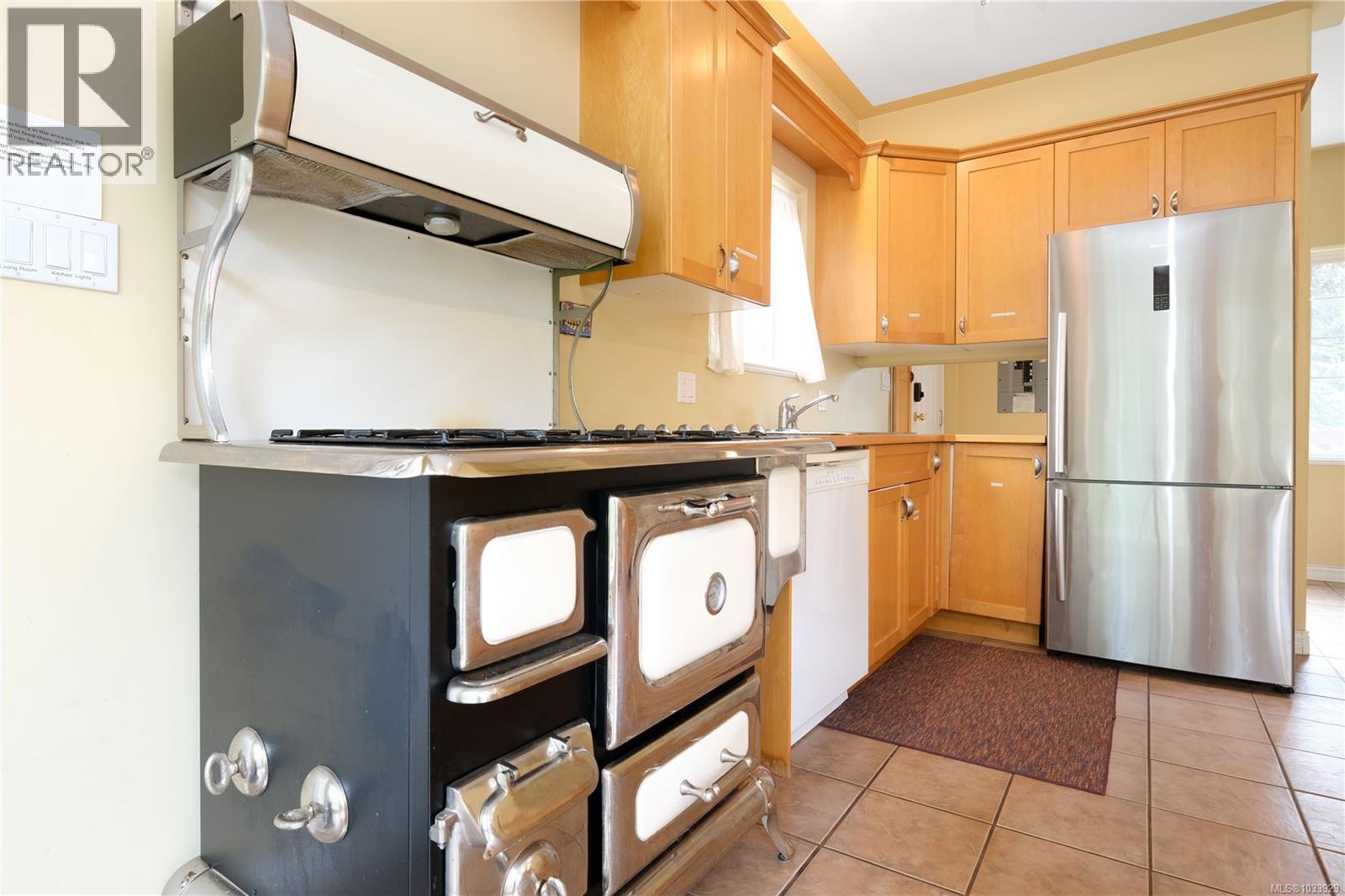 2420 Campbell River Rd - 3