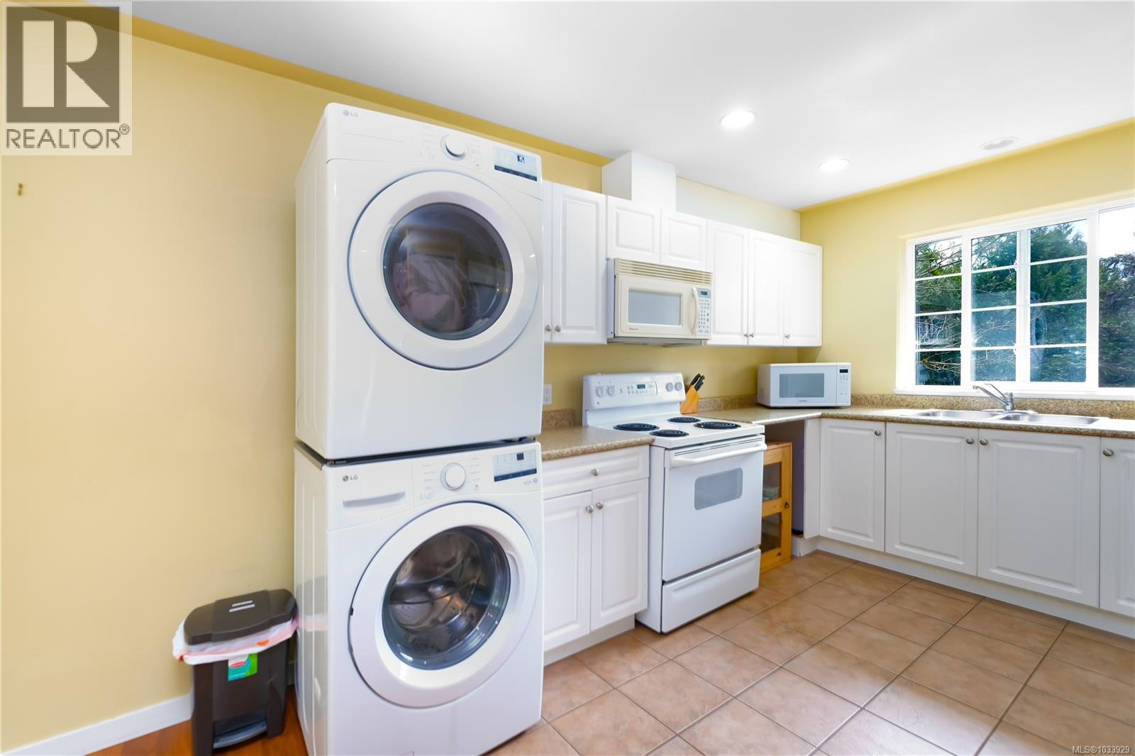 2420 Campbell River Rd - 19