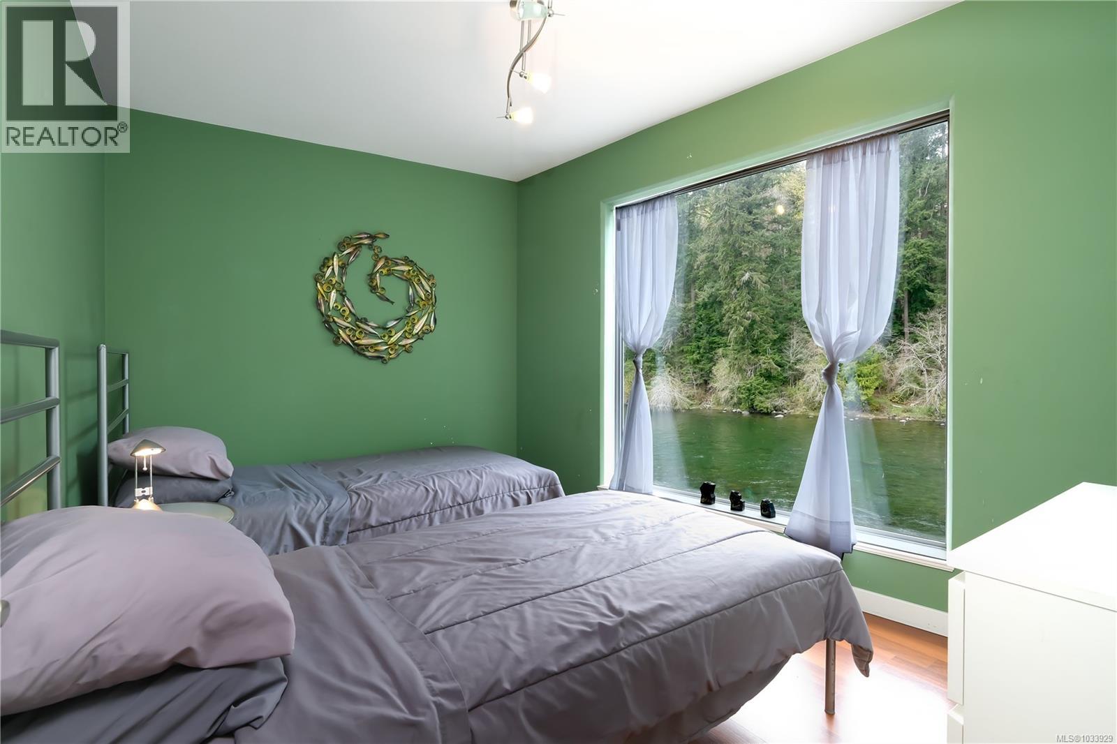 2420 Campbell River Rd - 22