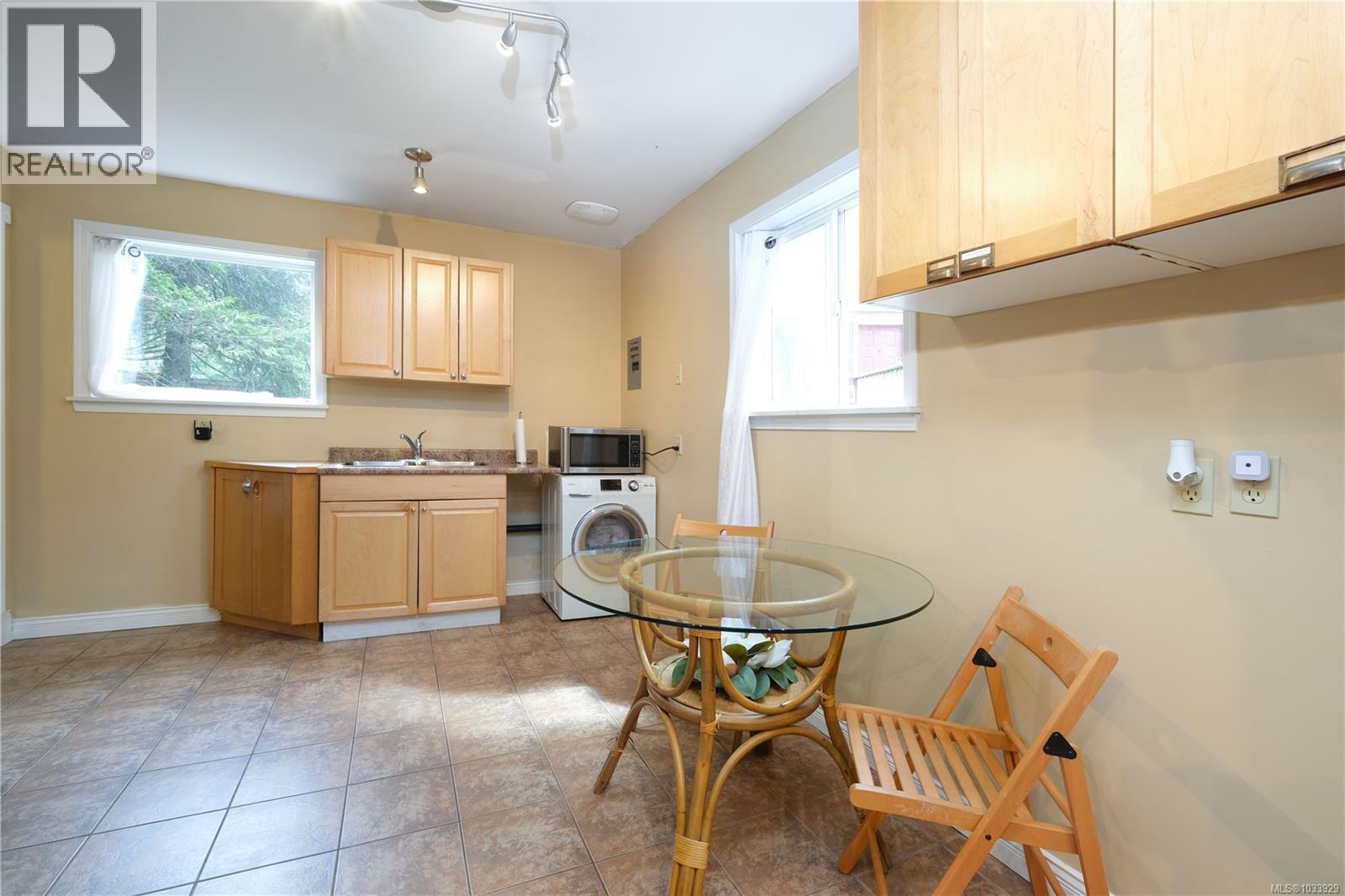 2420 Campbell River Rd - 27