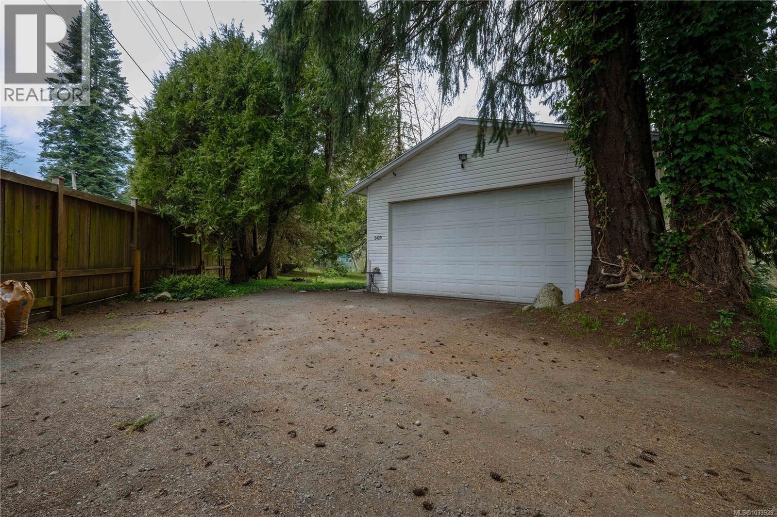 2420 Campbell River Rd - 31
