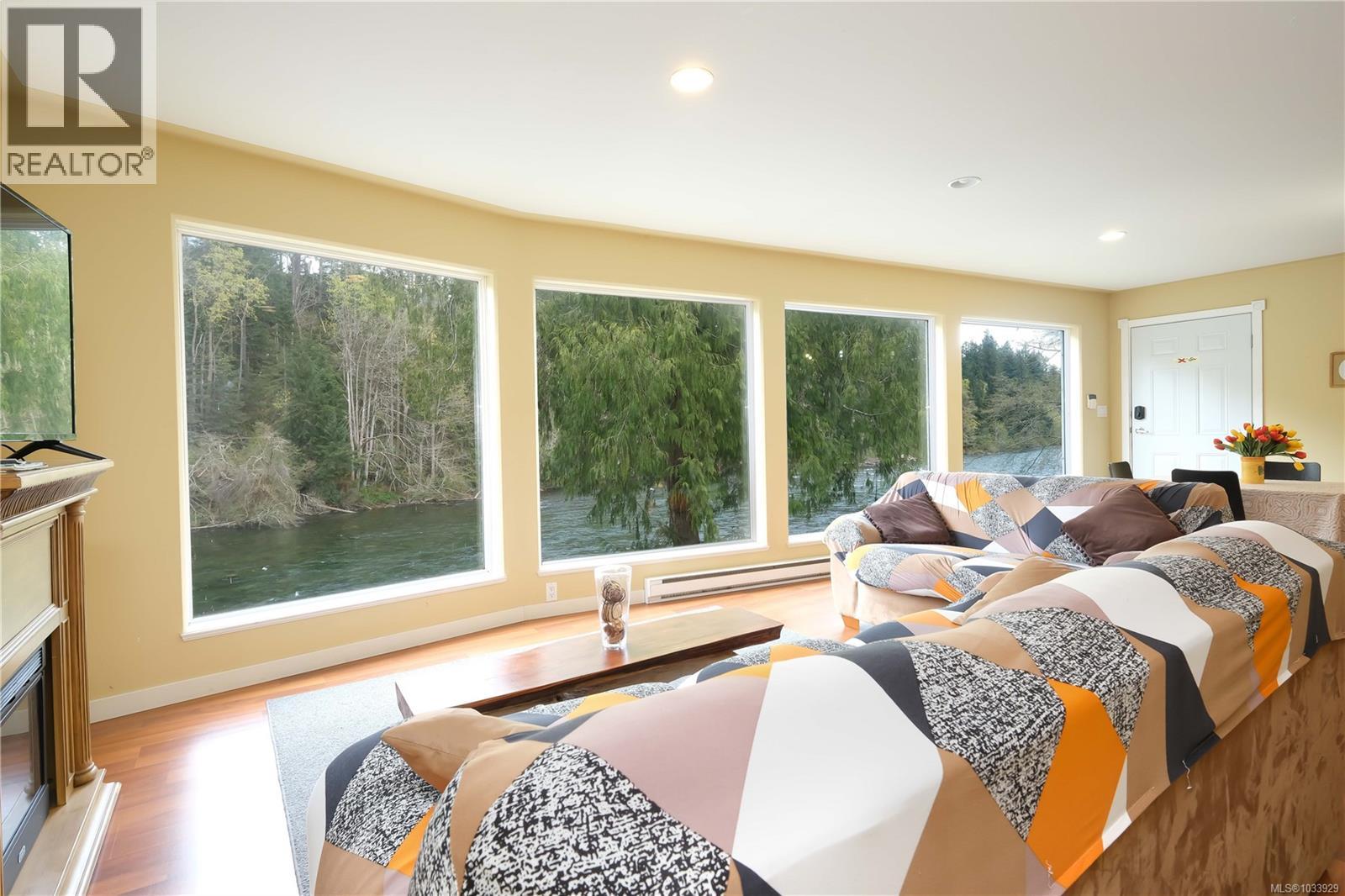 2420 Campbell River Rd - 2