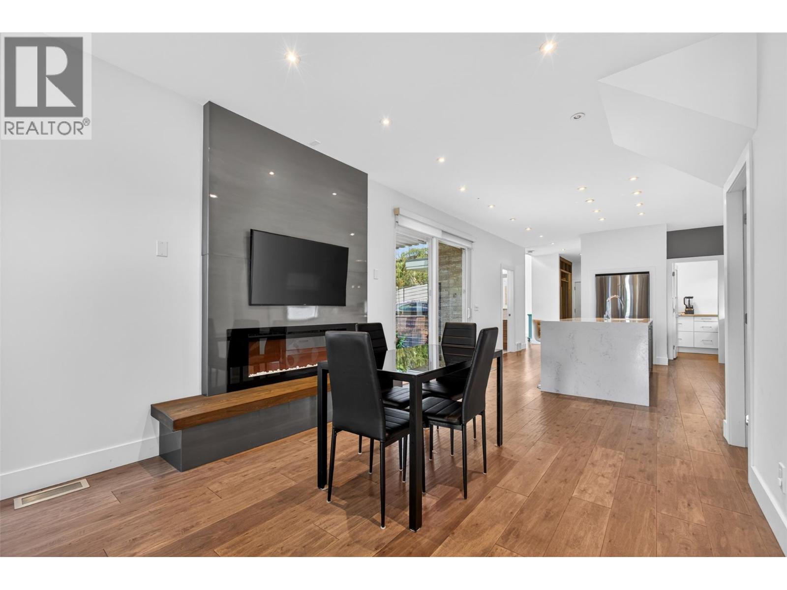 3859 Carrall Road - 17