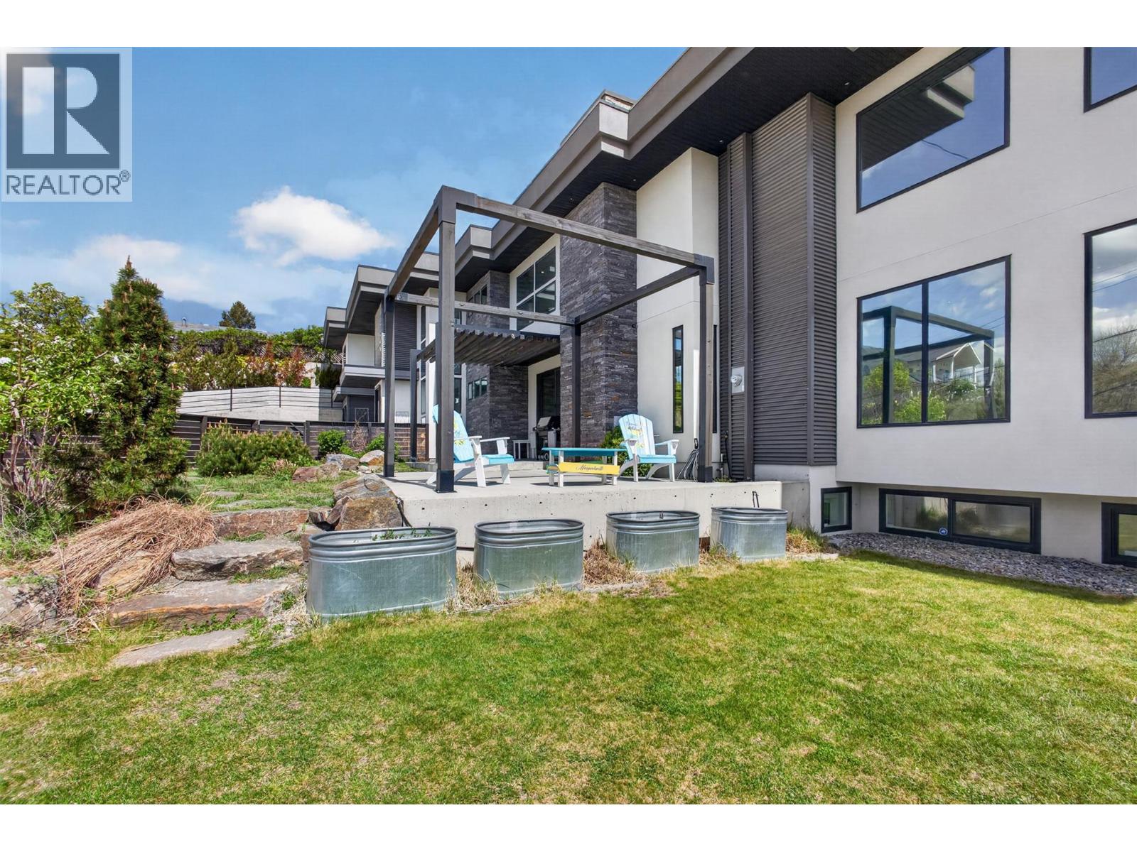 3859 Carrall Road - 25